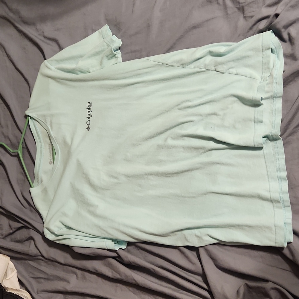 Columbia t shirt